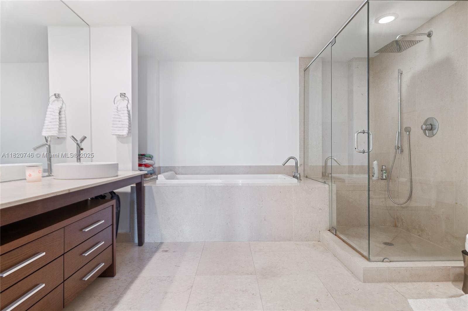 image ICON BRICKELL NO TWO10