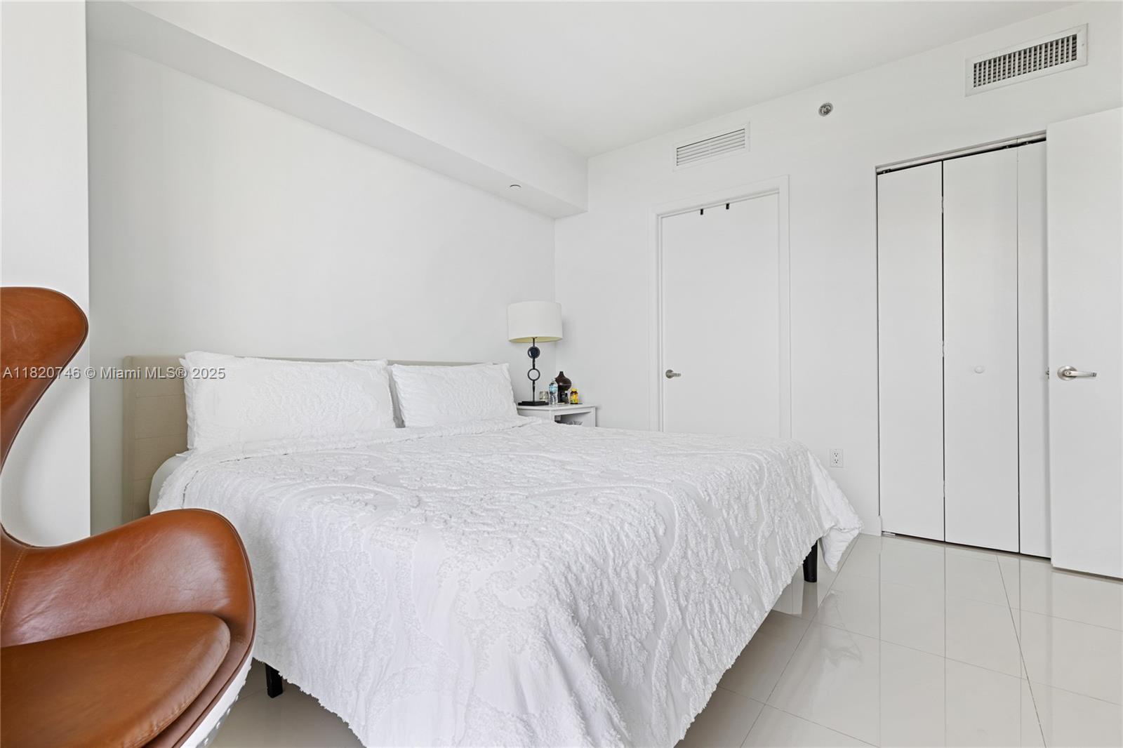 image ICON BRICKELL NO TWO12