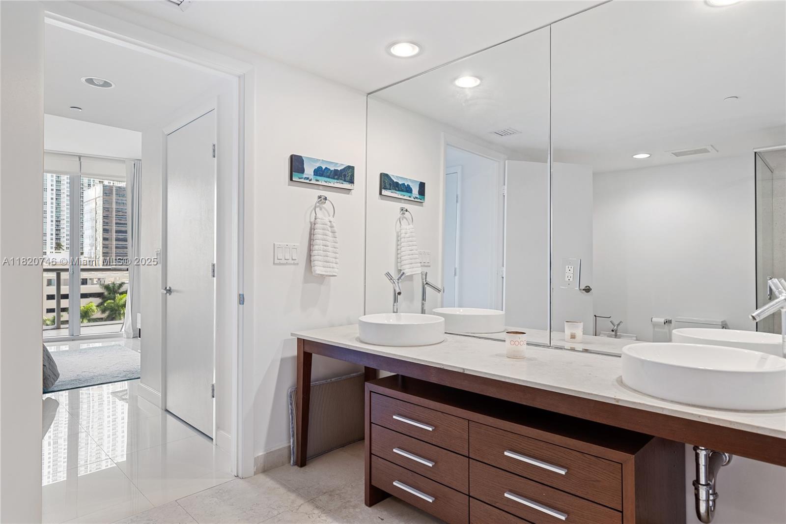 image ICON BRICKELL NO TWO15