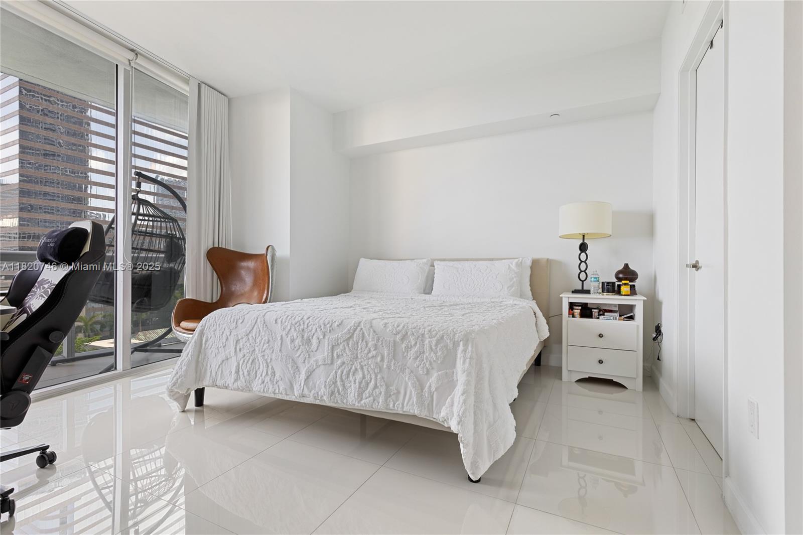 image ICON BRICKELL NO TWO16