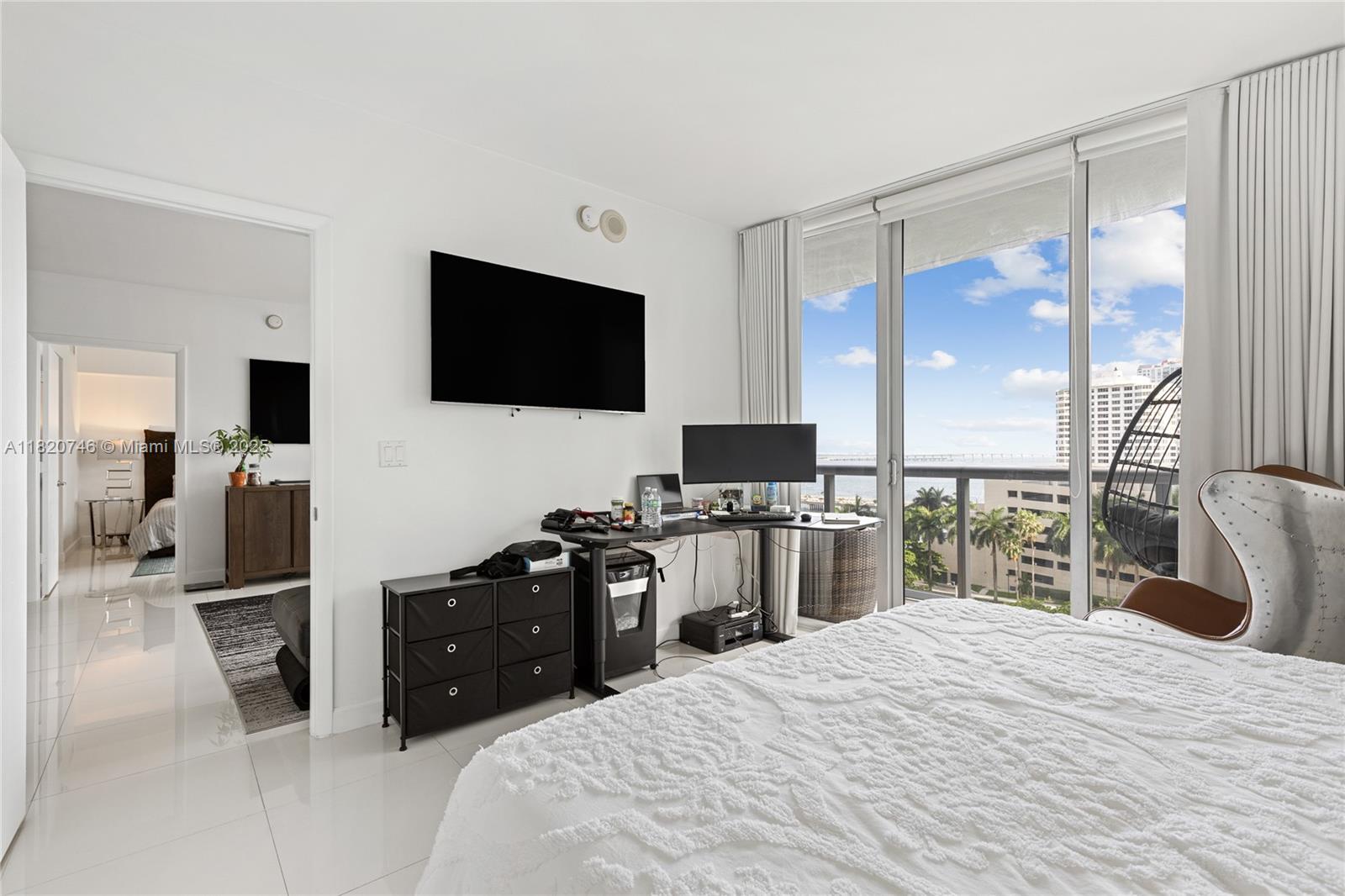 image ICON BRICKELL NO TWO17