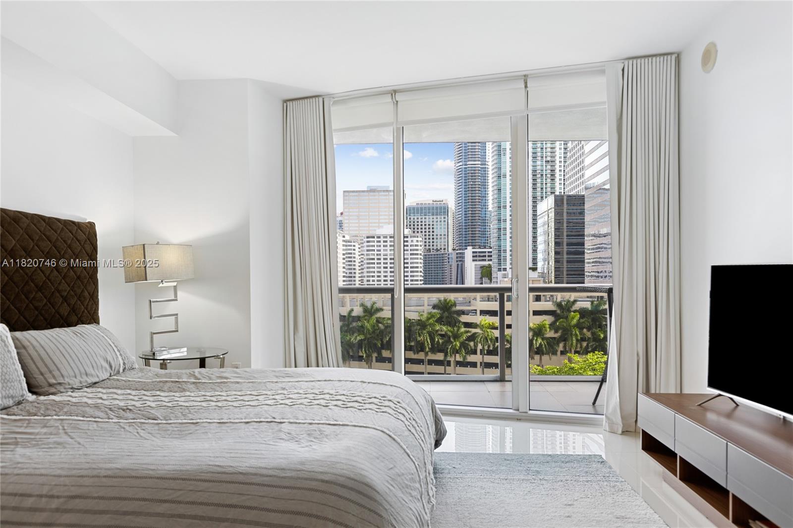 image ICON BRICKELL NO TWO18