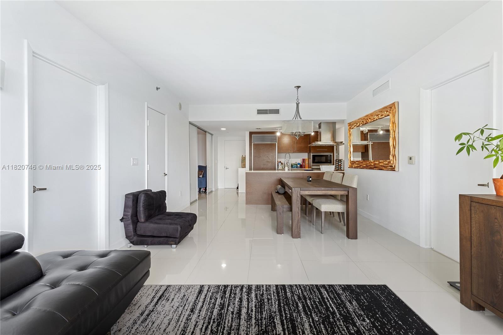 image ICON BRICKELL NO TWO5