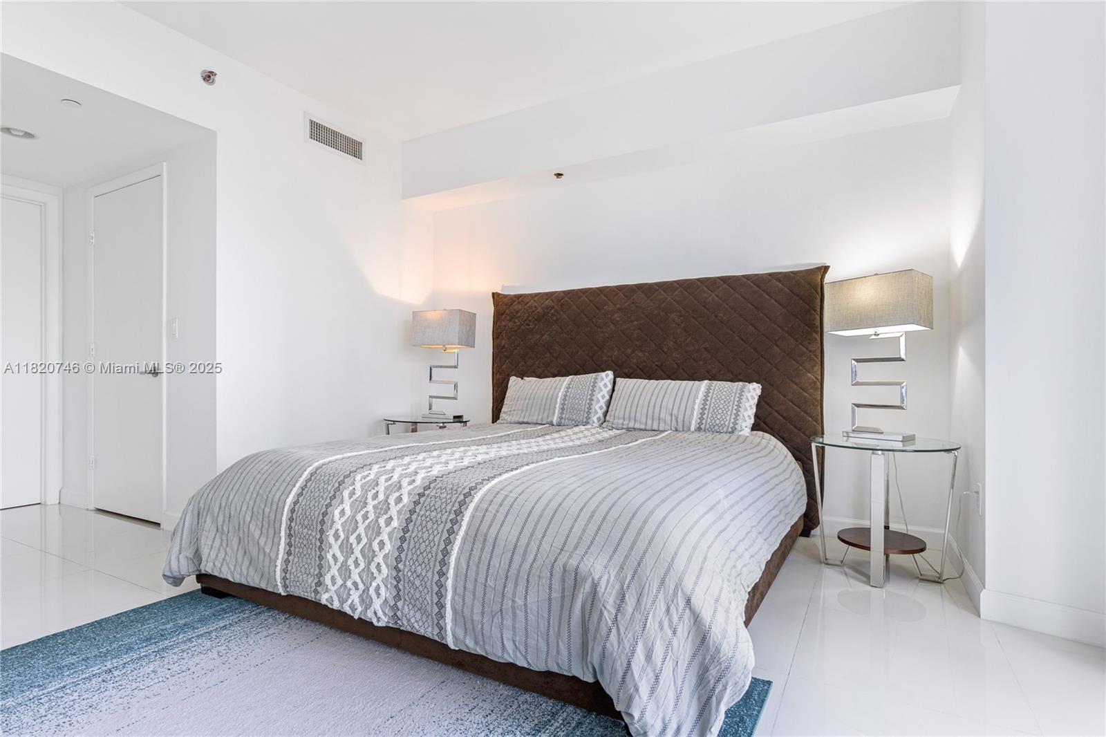 image ICON BRICKELL NO TWO6