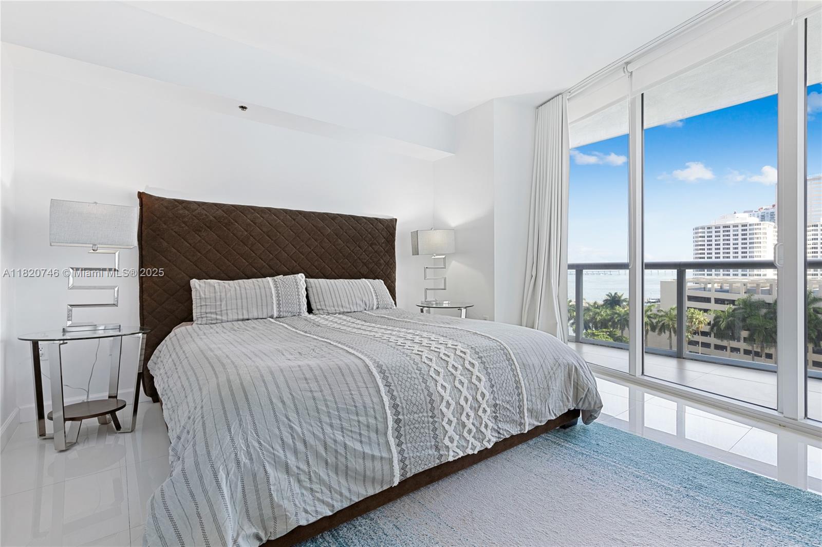 image ICON BRICKELL NO TWO7