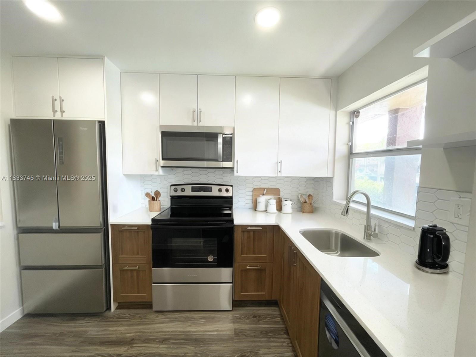 9750 Sunrise Lks Blvd #109