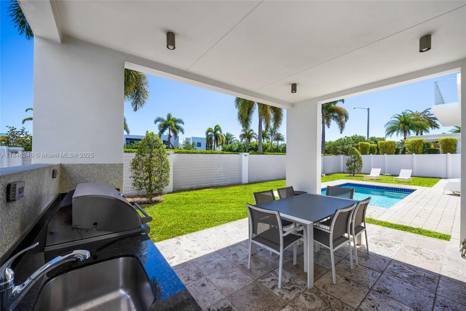 7535 NW 102nd Ct Doral, FL 33178