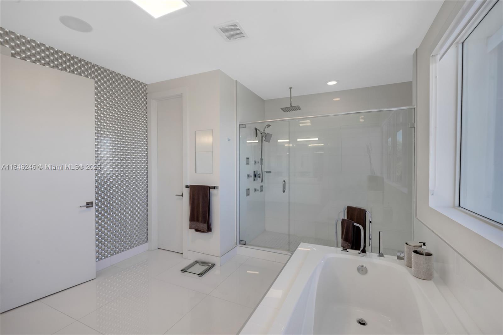 7535 NW 102nd Ct Doral, FL 33178