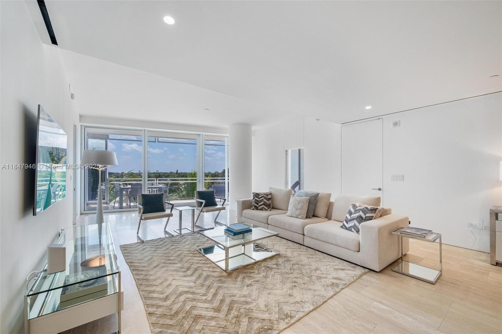 9001 Collins Ave #S-406
