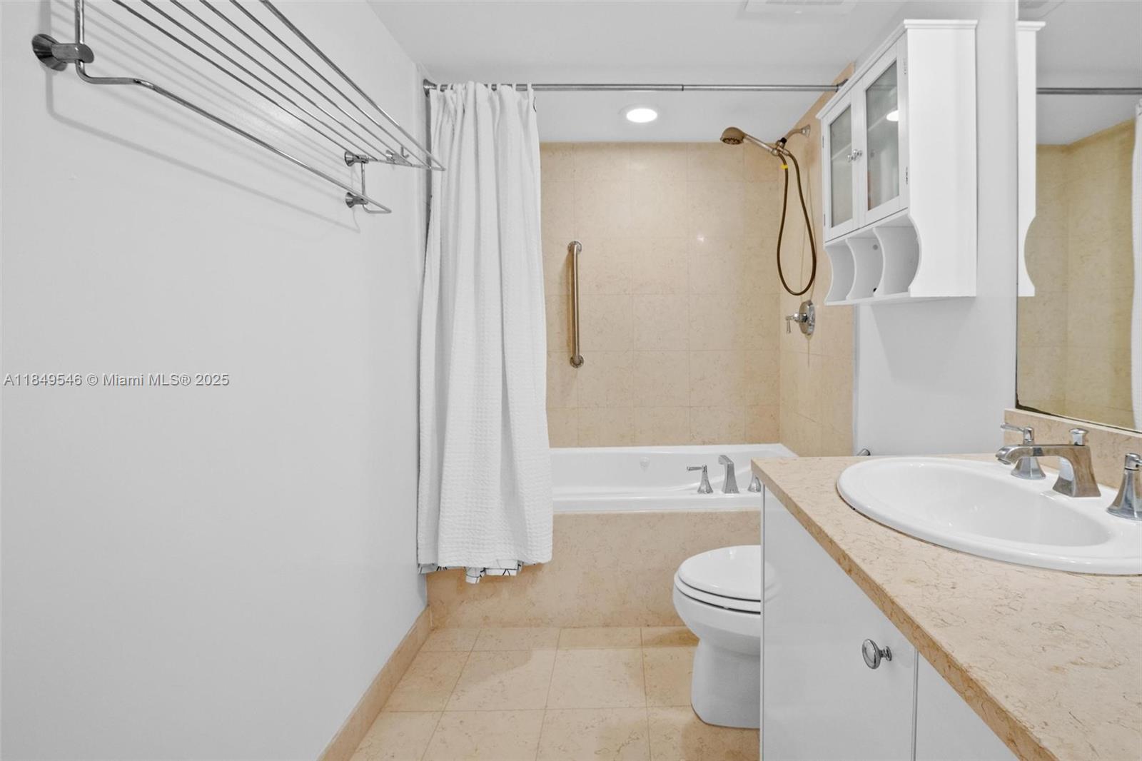 19900 E Country Clb Dr #212 Aventura, FL 33180