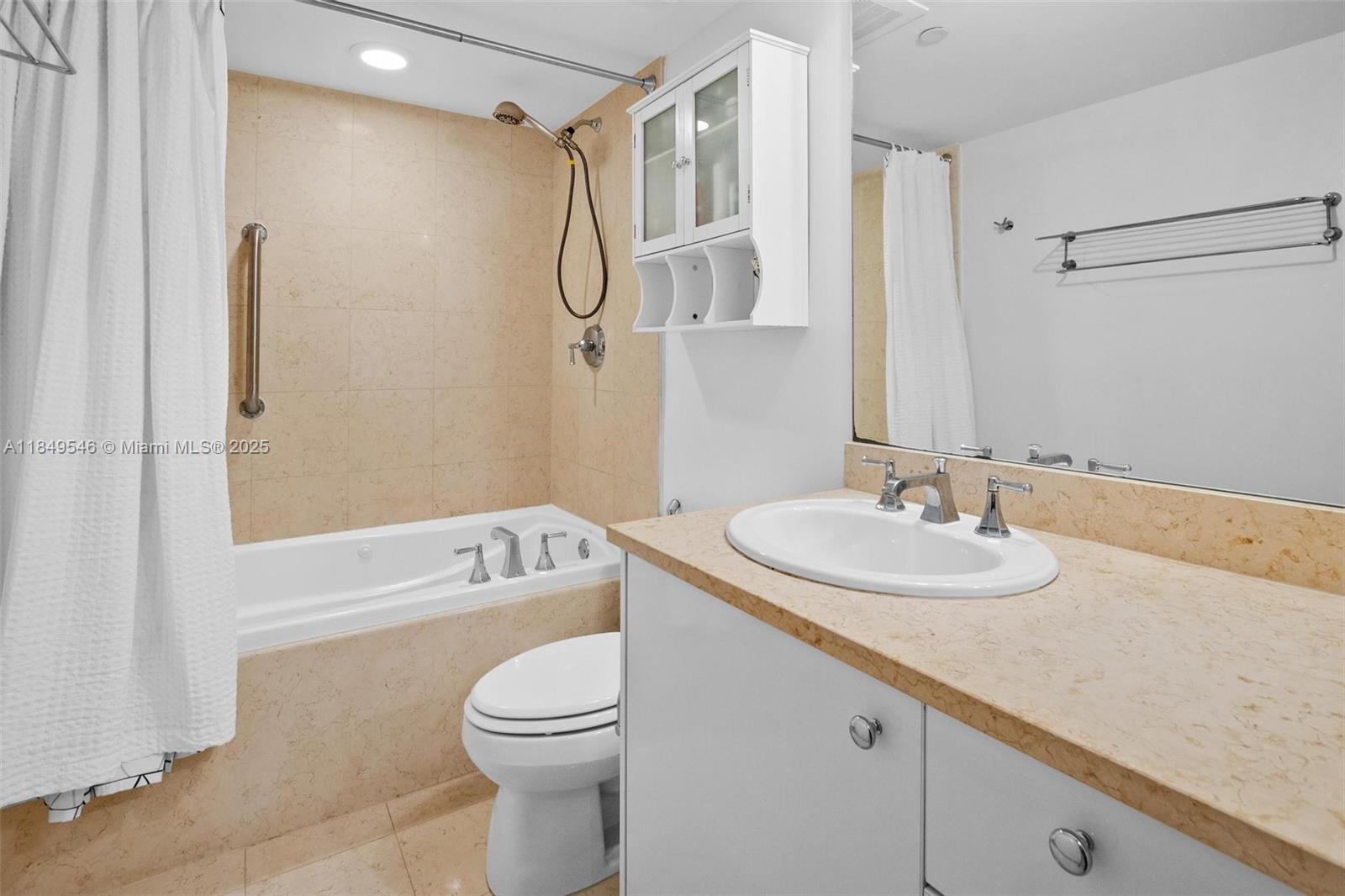 19900 E Country Clb Dr #212 Aventura, FL 33180