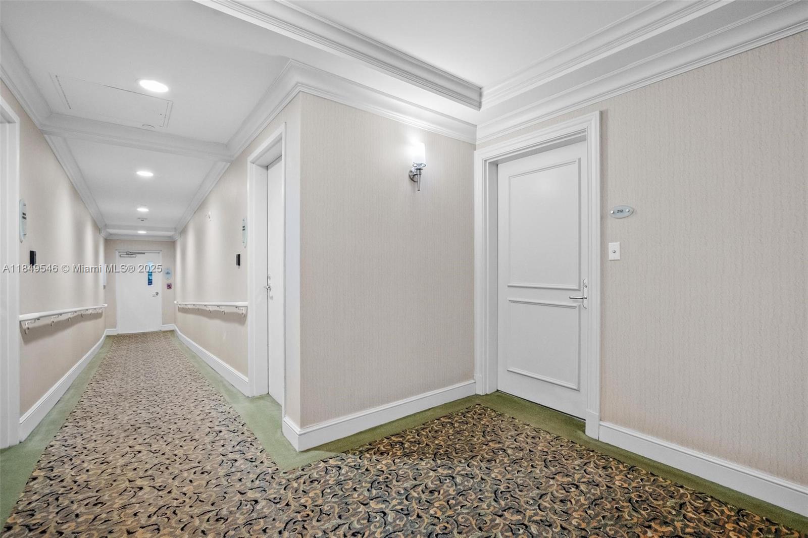 19900 E Country Clb Dr #212 Aventura, FL 33180