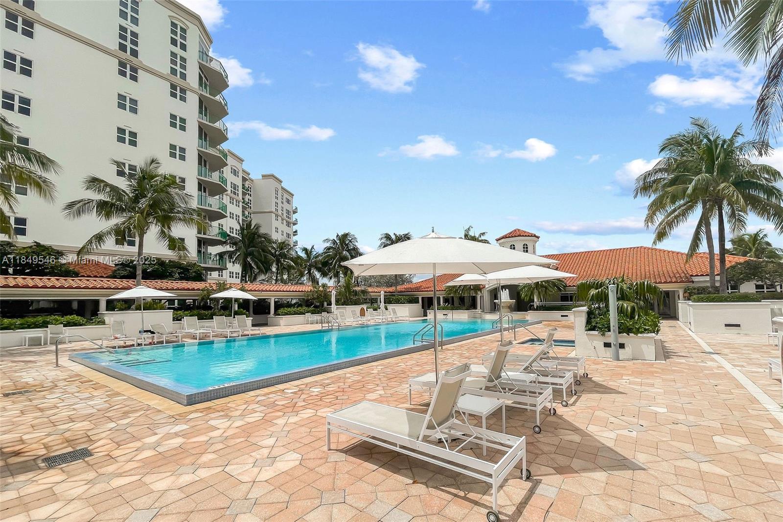 19900 E Country Clb Dr #212 Aventura, FL 33180