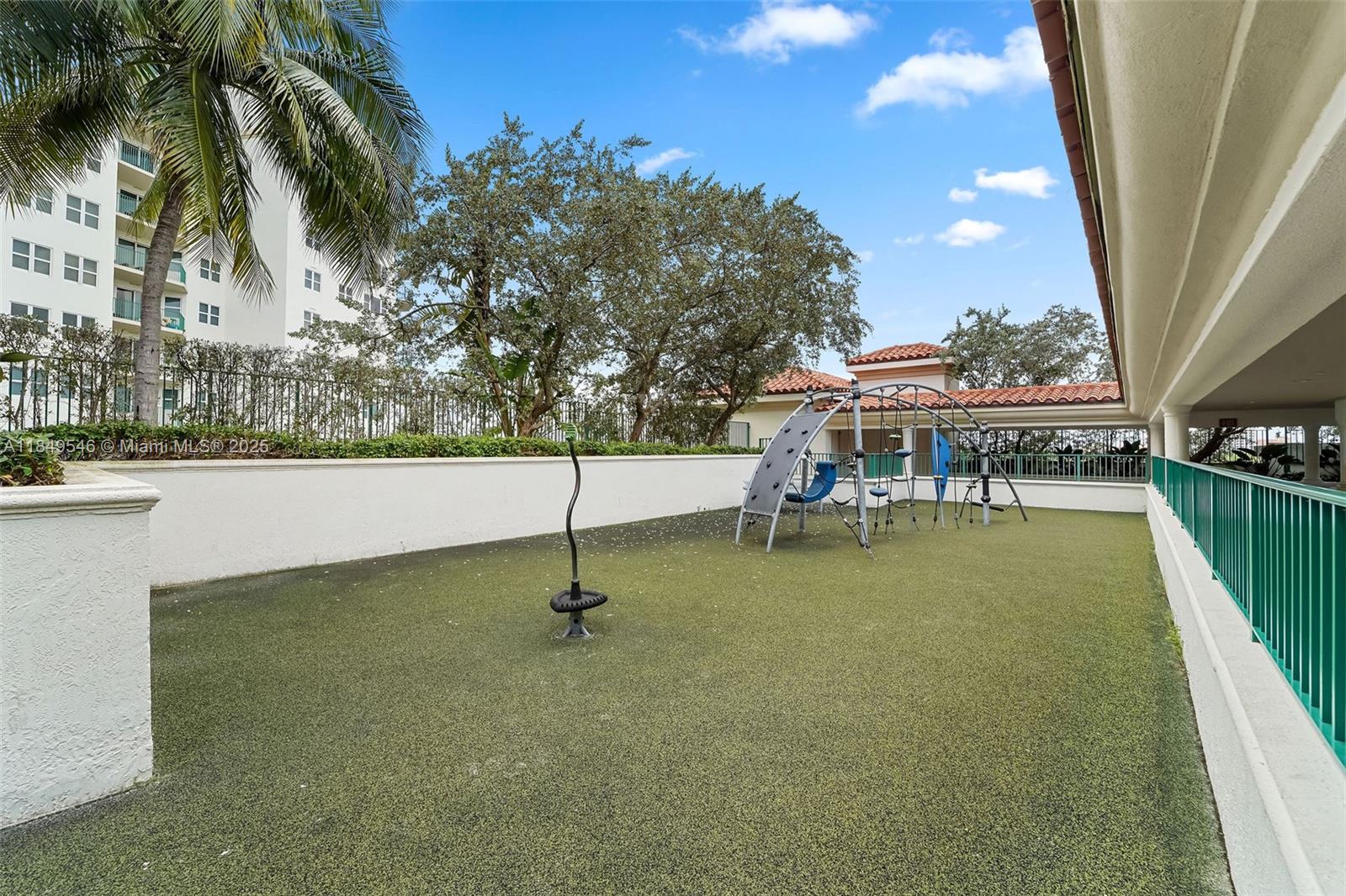 19900 E Country Clb Dr #212 Aventura, FL 33180