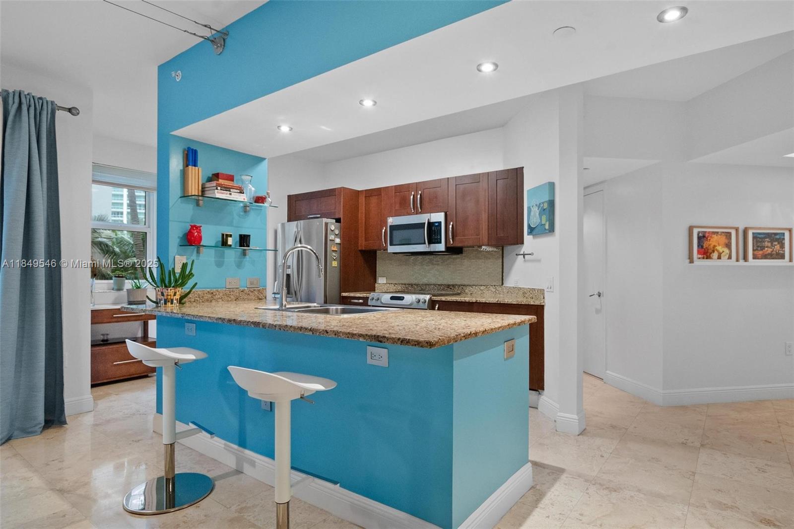 19900 E Country Clb Dr #212 Aventura, FL 33180