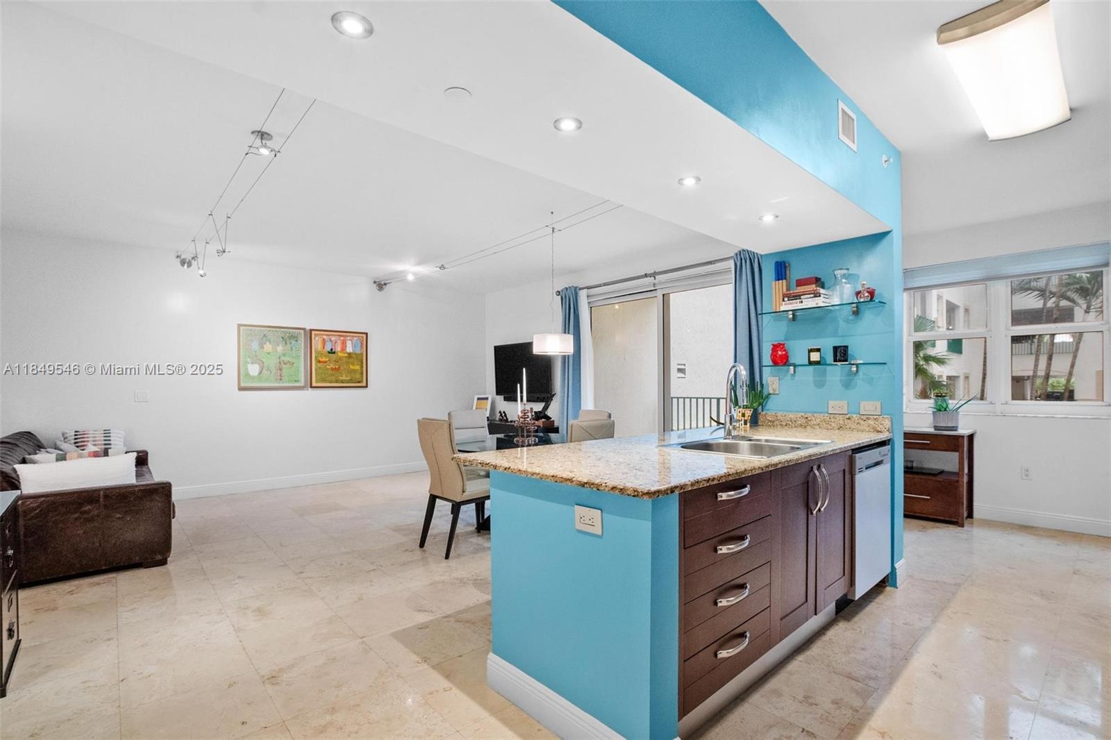 19900 E Country Clb Dr #212 Aventura, FL 33180