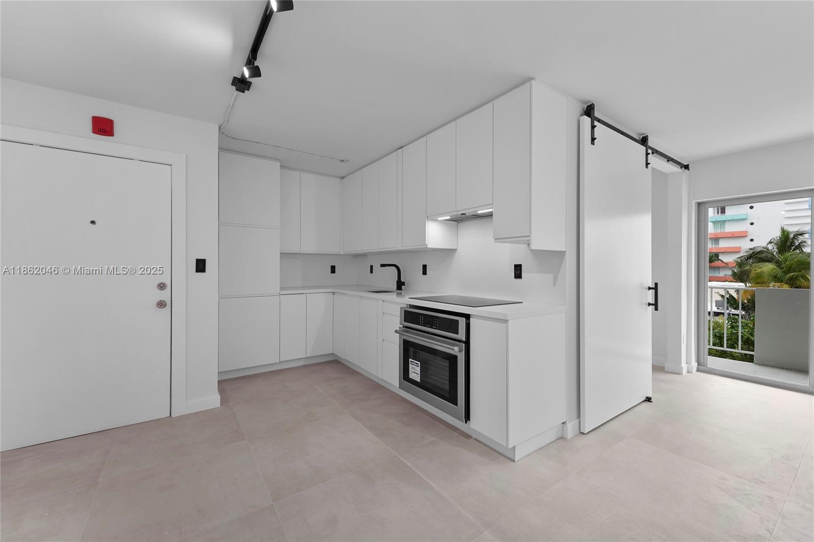 240 Collins Ave #4A