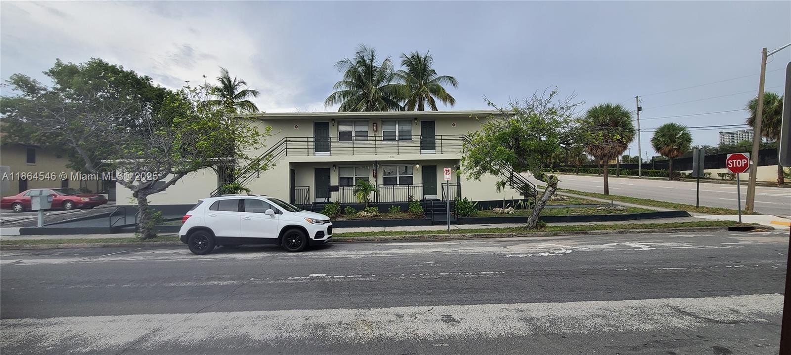 1300 Douglass Ave #4