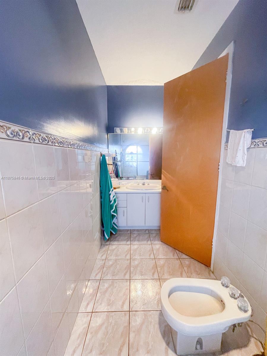 9008 Collins Ave #402 Surfside, FL 33154