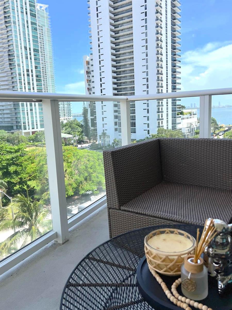image 26 Edgewater Condominium4