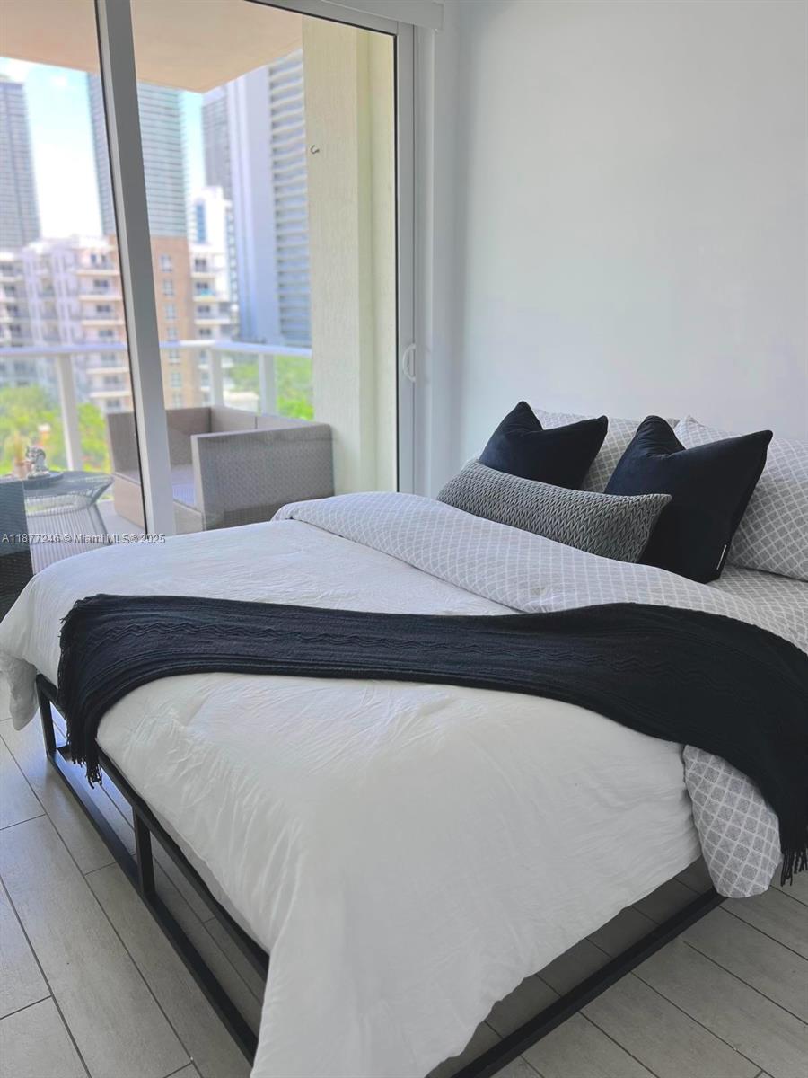 image 26 Edgewater Condominium5