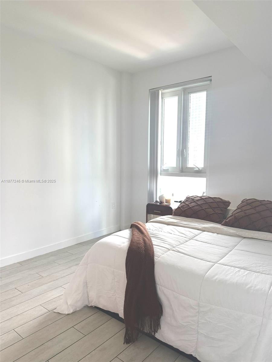 image 26 Edgewater Condominium8