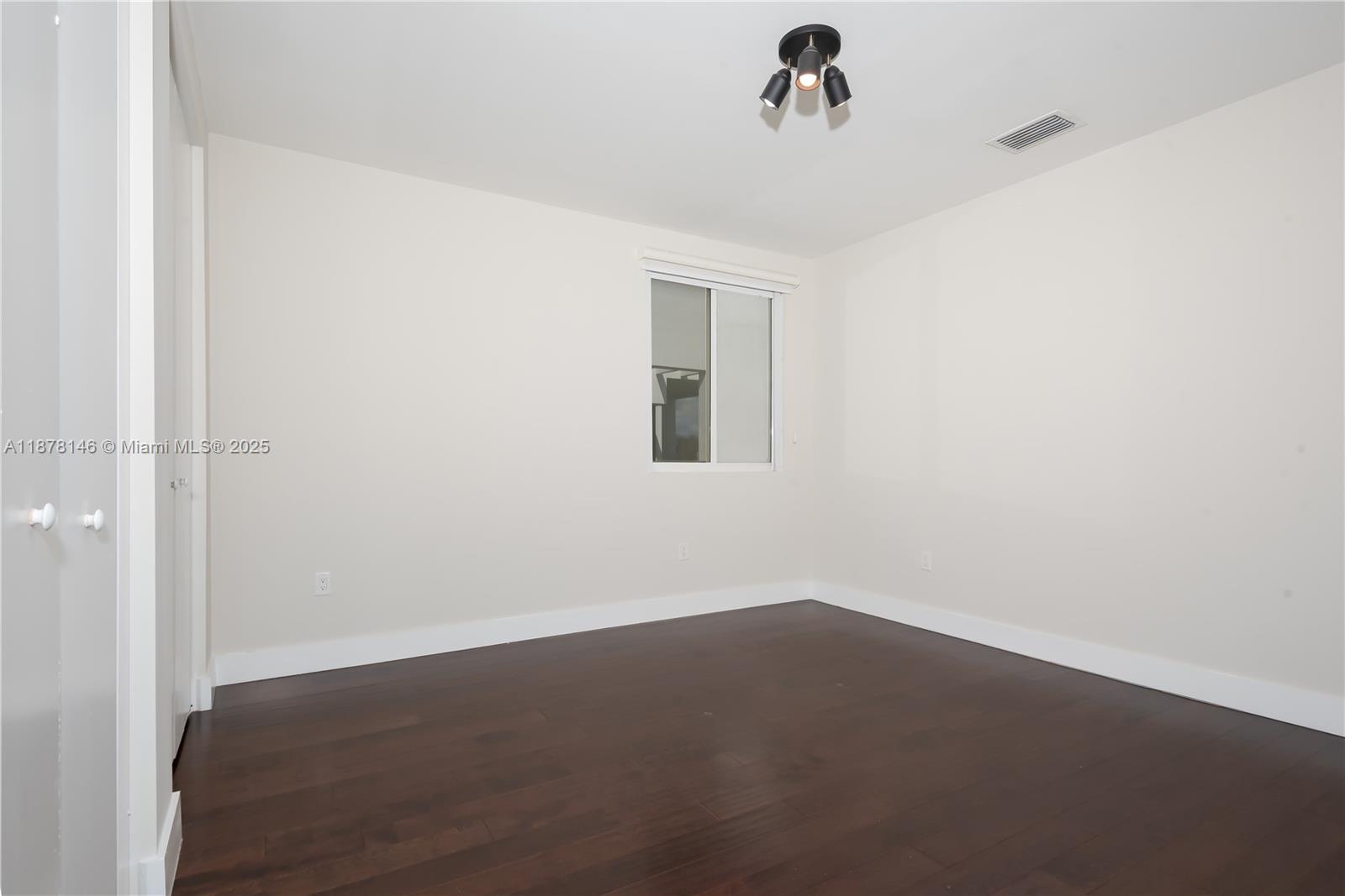 10050 NW 74th Ter Doral, FL 33178 10050 NW 74th Ter Doral, FL 33178