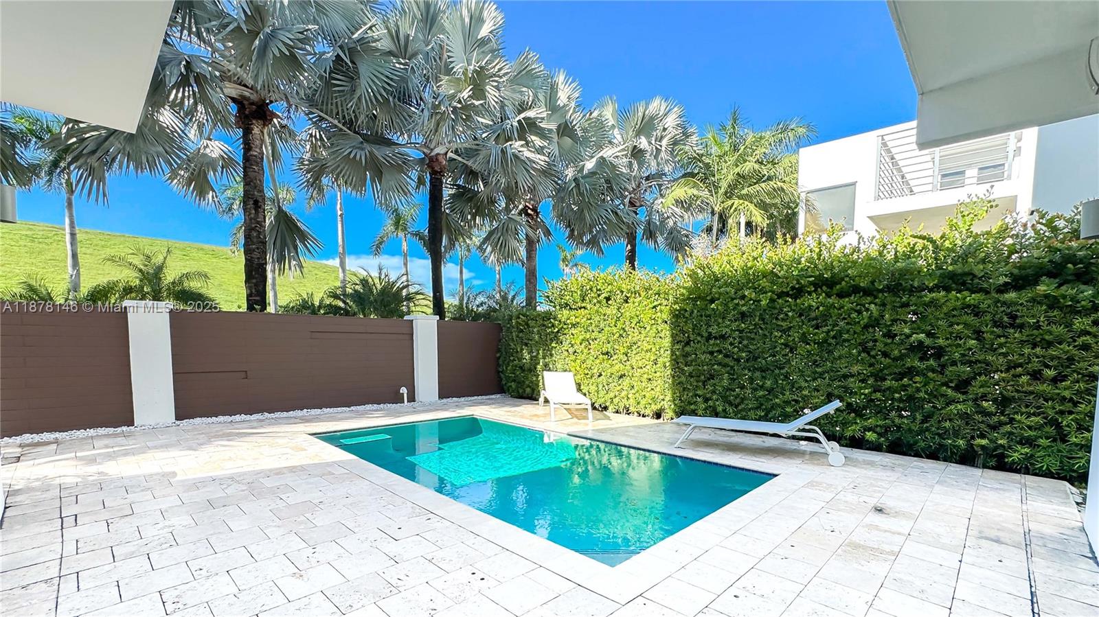 10050 NW 74th Ter Doral, FL 33178 10050 NW 74th Ter Doral, FL 33178