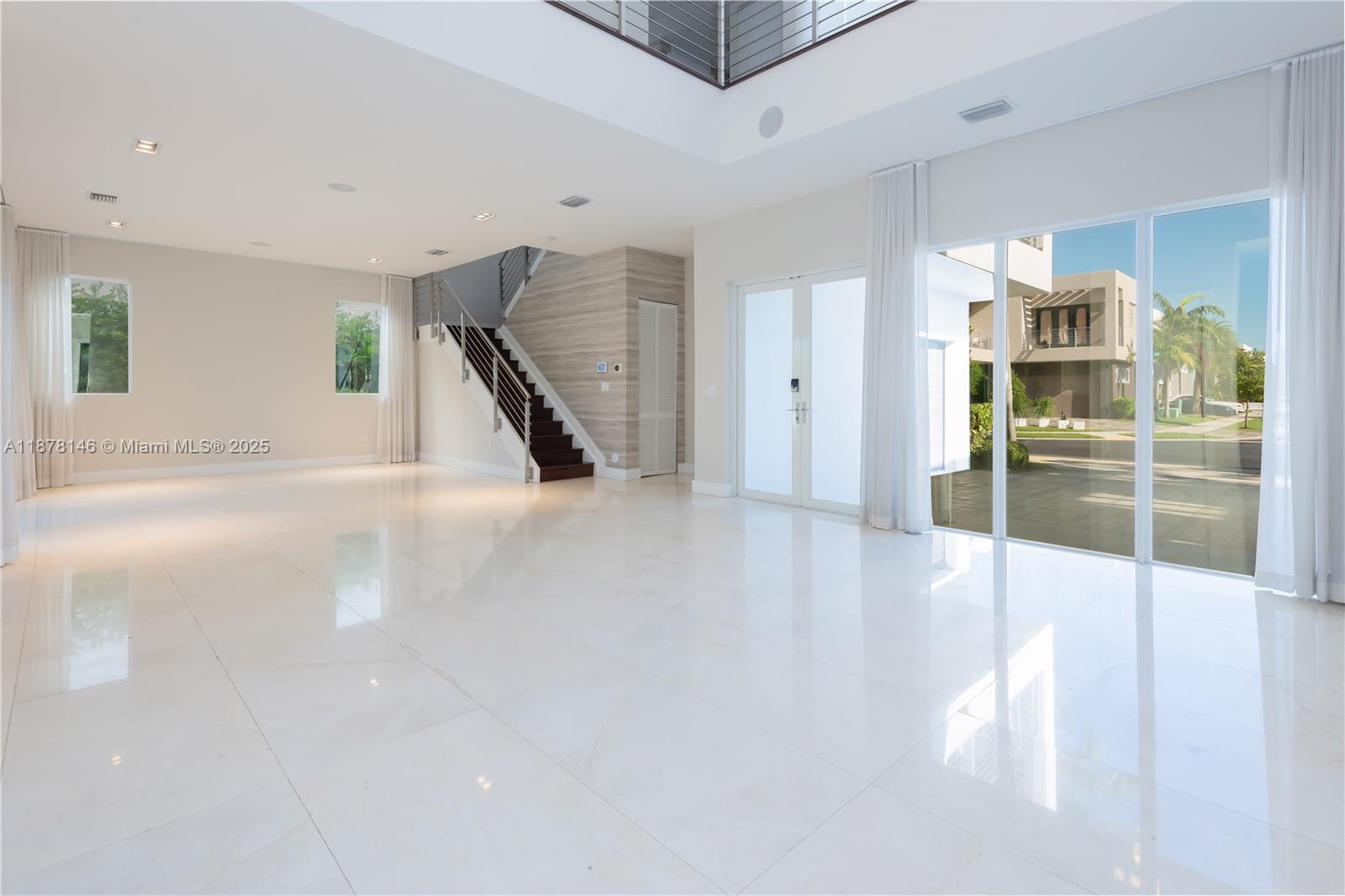 10050 NW 74th Ter Doral, FL 33178 10050 NW 74th Ter Doral, FL 33178