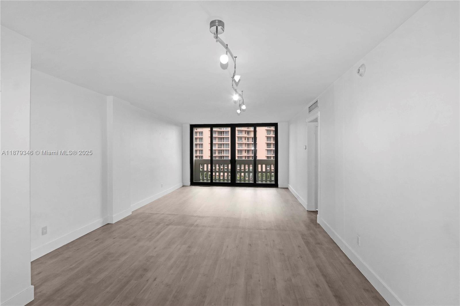 90 Edgewater Dr #718