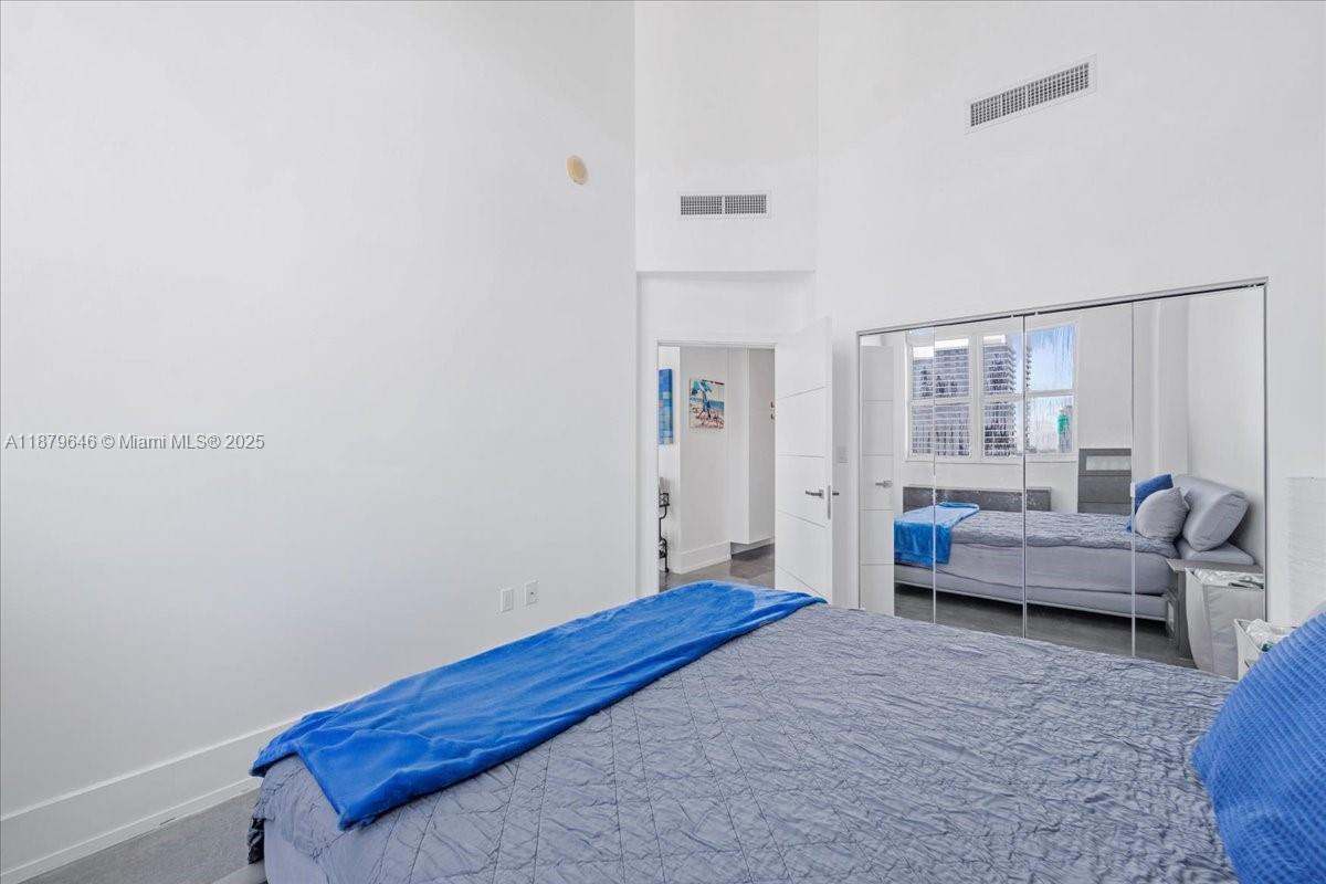image The Loft Ii39