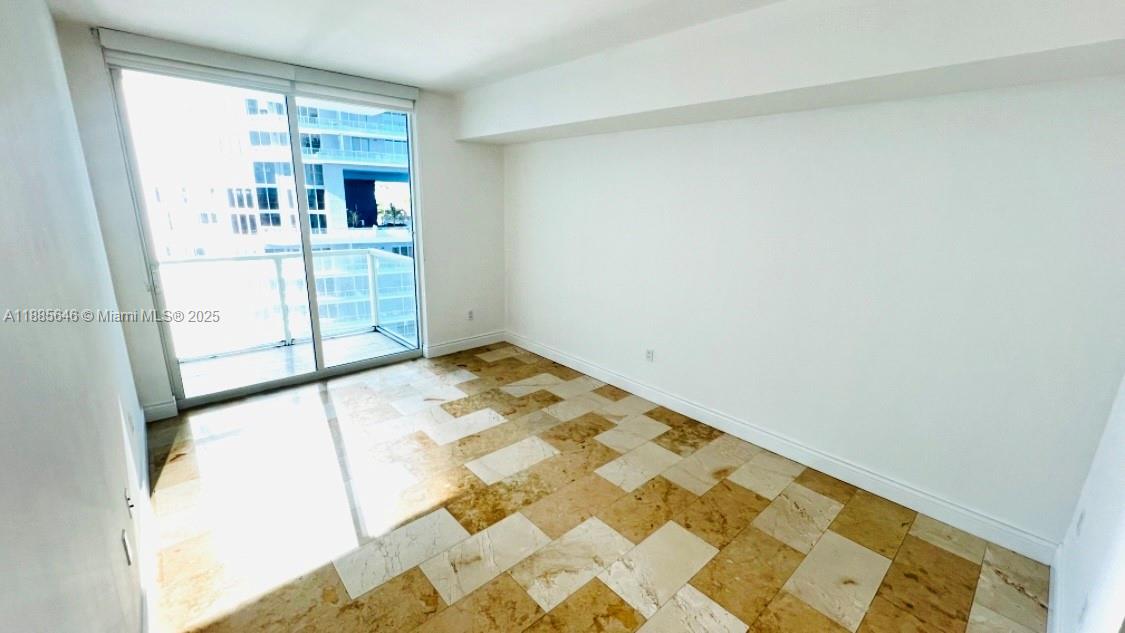 image The Emerald At Brickell3