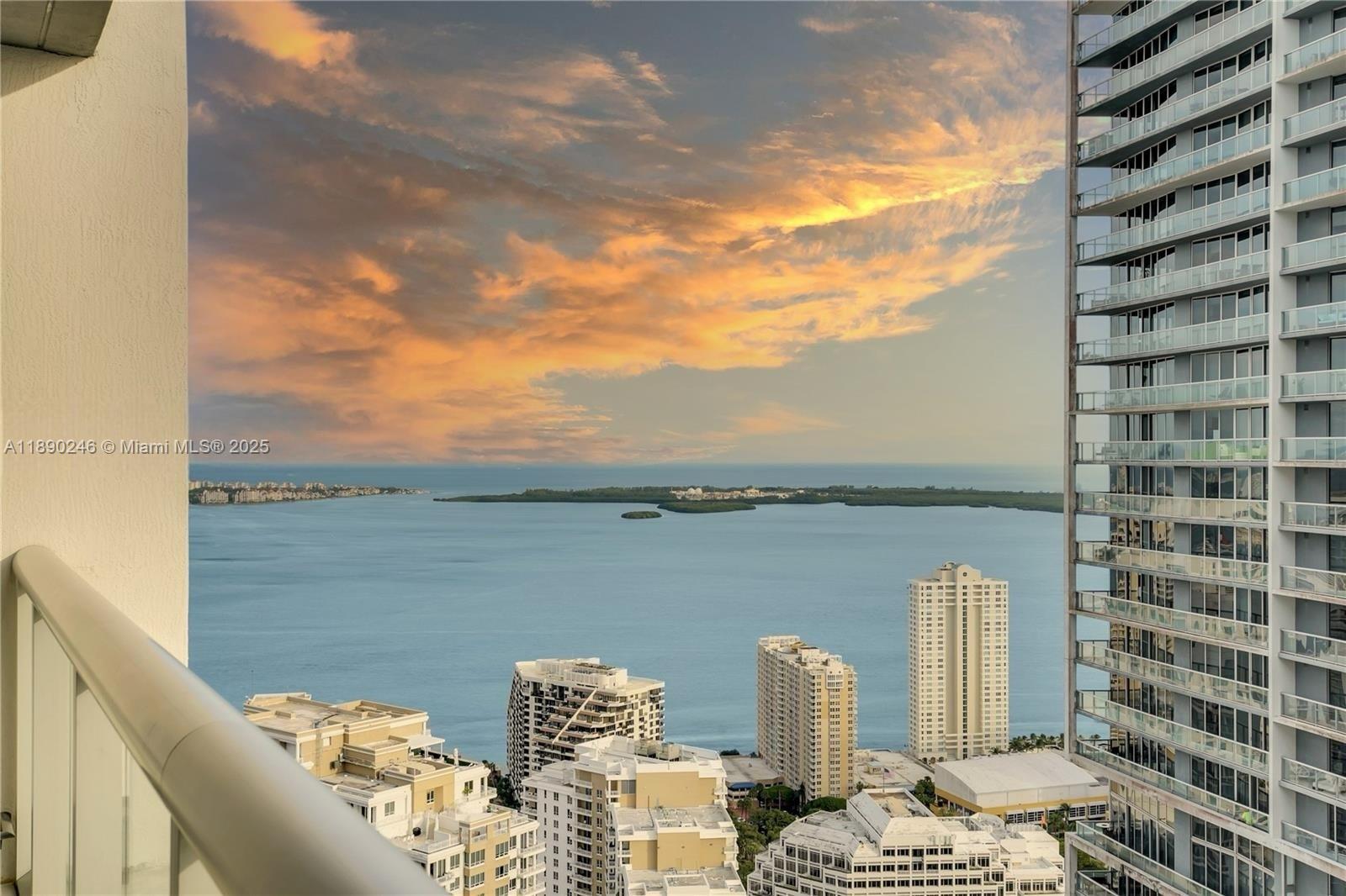 image Icon Brickell13