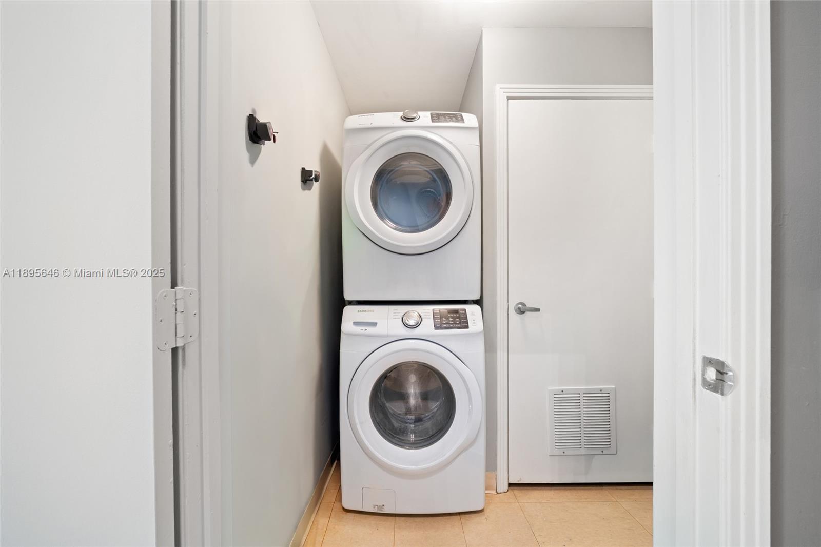 9055 SW 73rd Ct #702 Miami, FL 33156