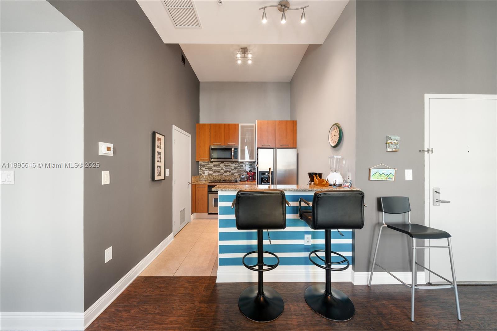 9055 SW 73rd Ct #702 Miami, FL 33156