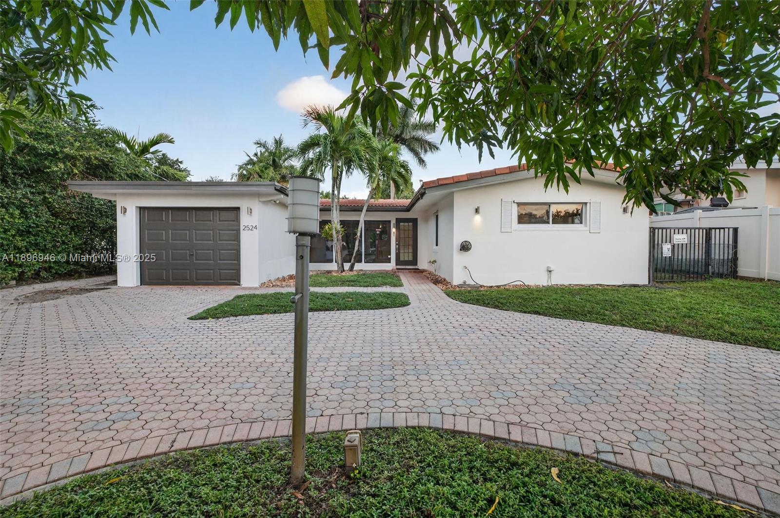 2524 Marathon Ln Fort Lauderdale, FL 33312
