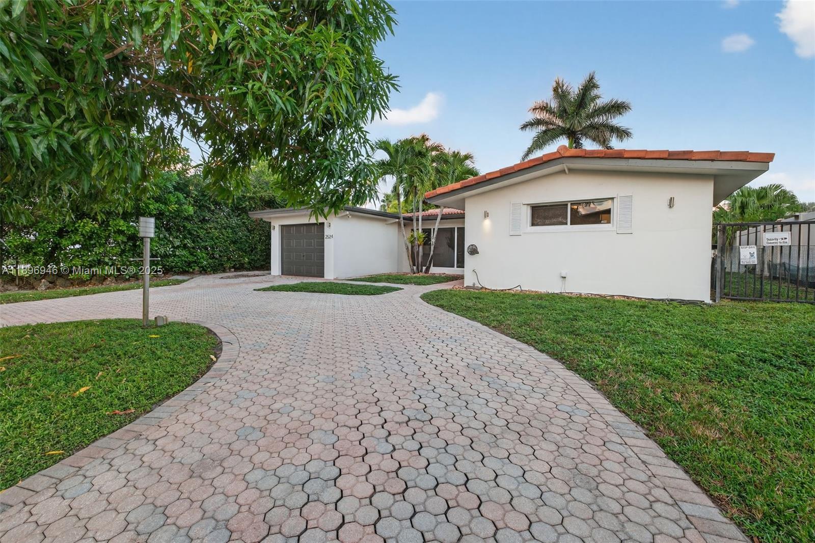 2524 Marathon Ln Fort Lauderdale, FL 33312