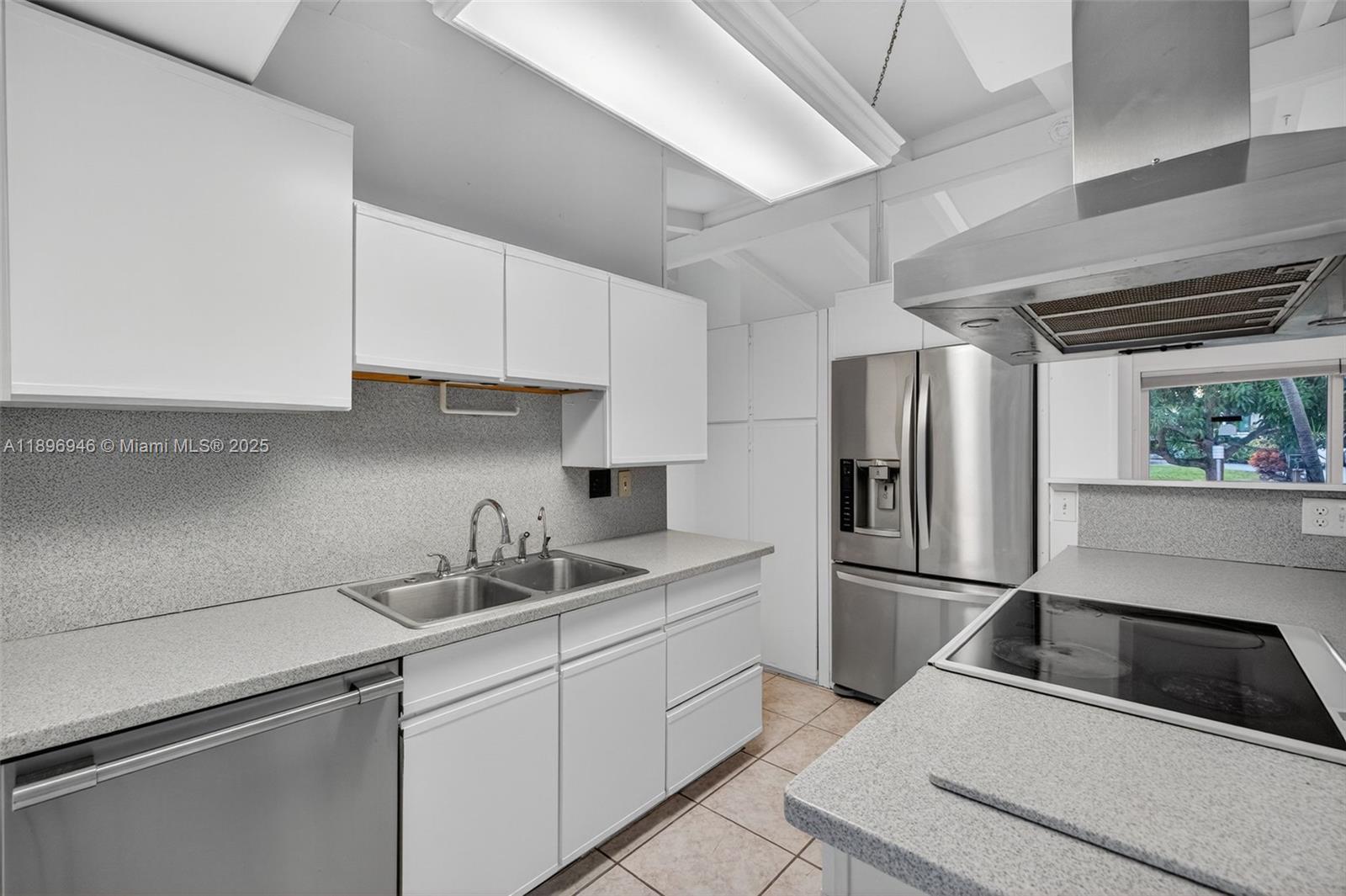 2524 Marathon Ln Fort Lauderdale, FL 33312