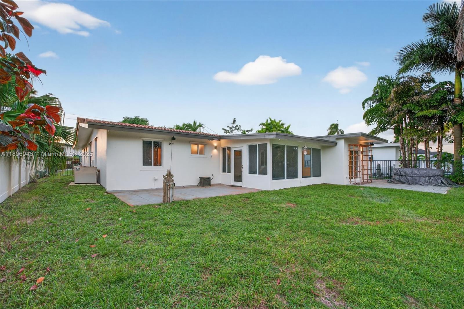 2524 Marathon Ln Fort Lauderdale, FL 33312