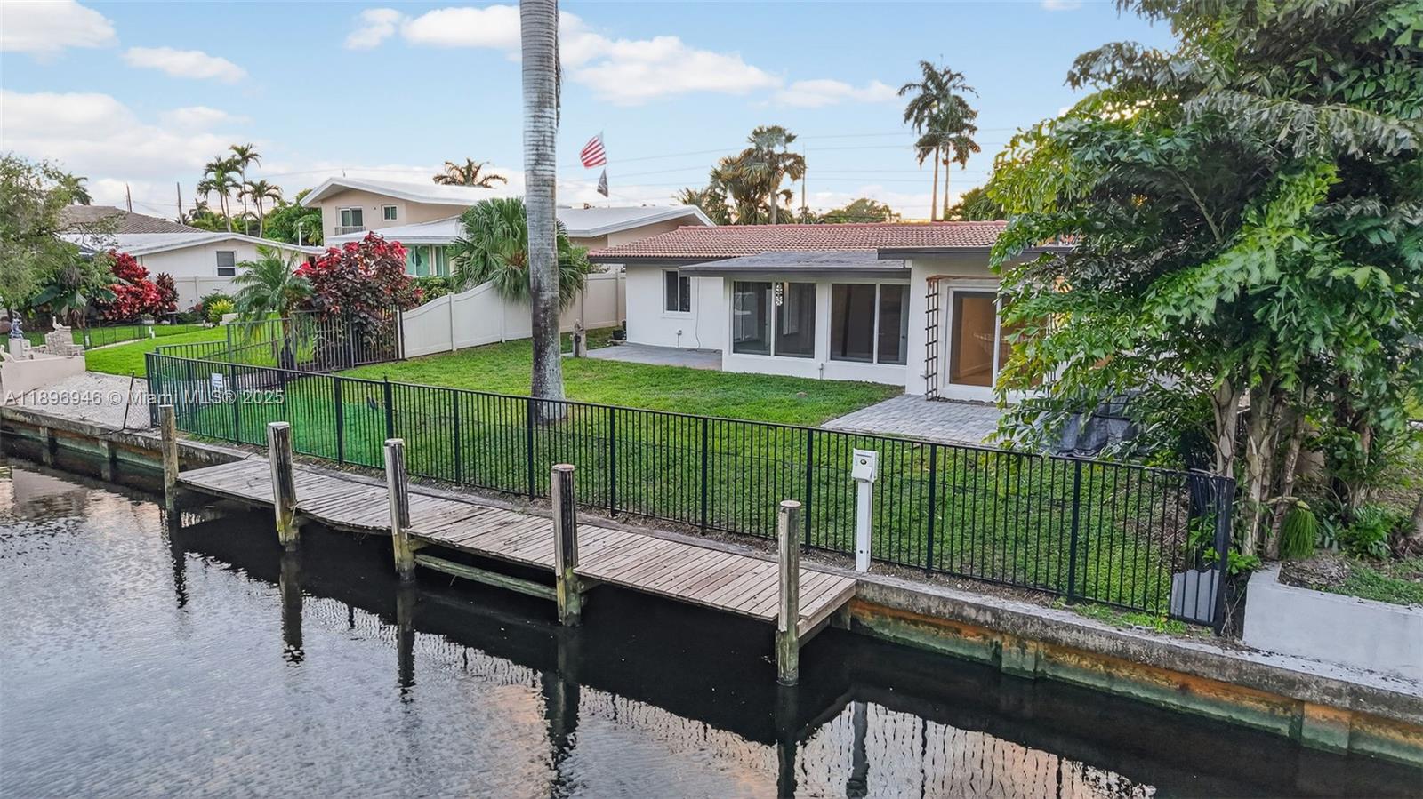 2524 Marathon Ln Fort Lauderdale, FL 33312