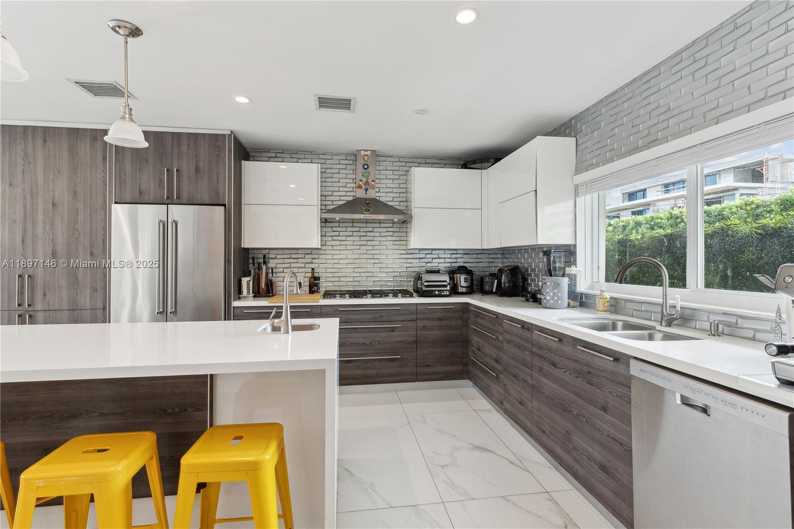 2240 Magnolia Dr North Miami, FL 33181