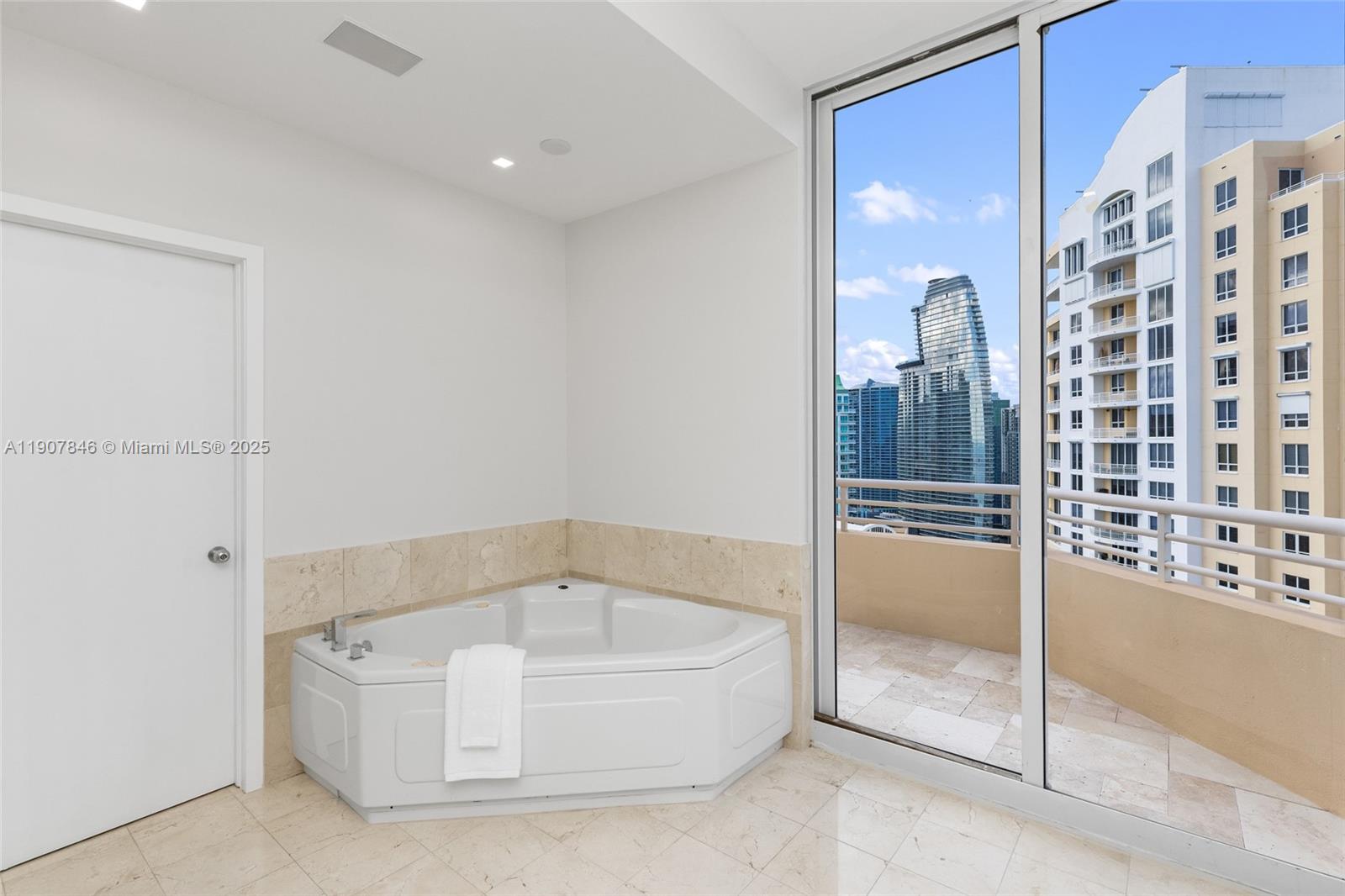 808 Brickell Key Dr #3901 Miami, FL 33131