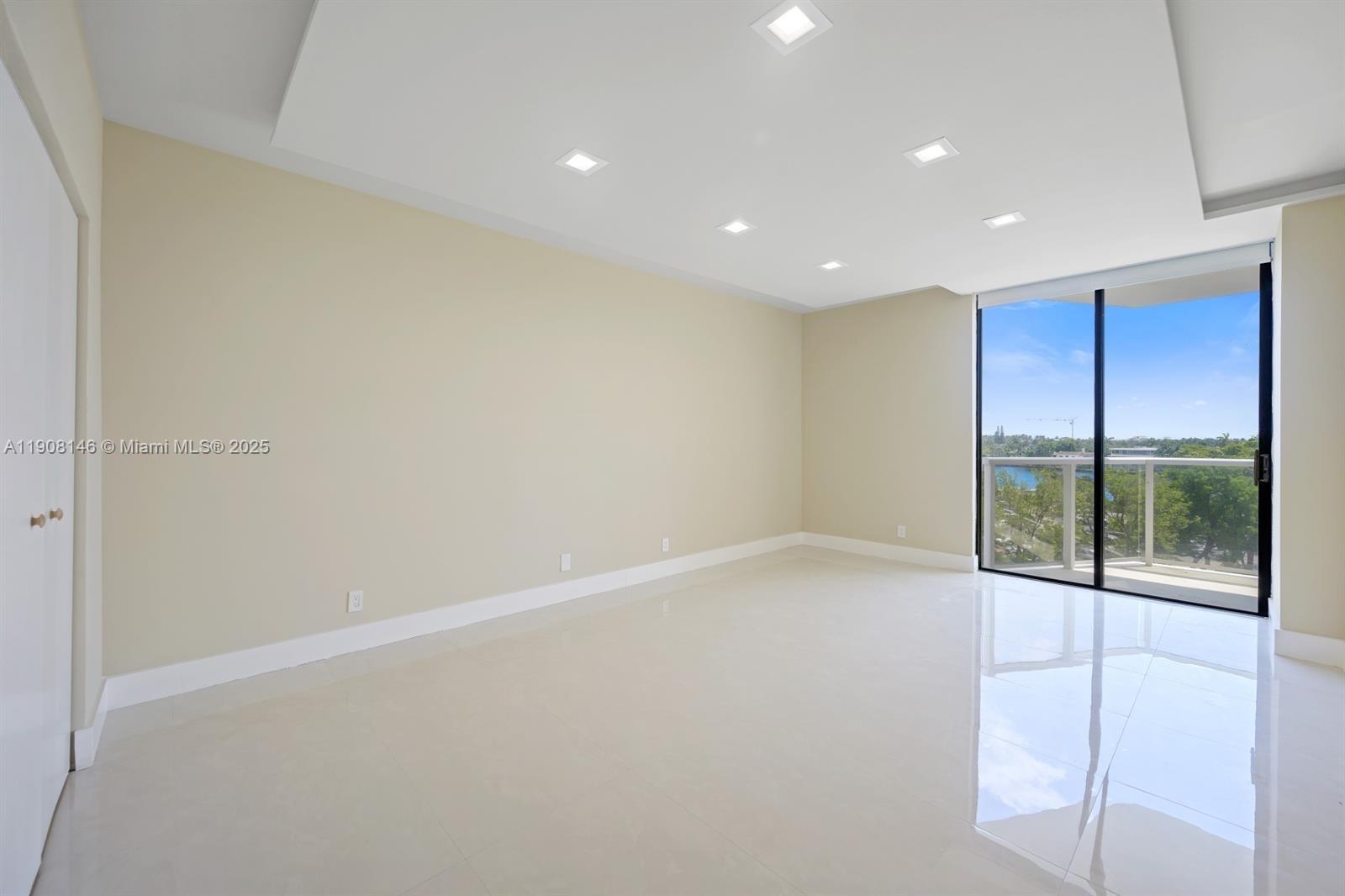 image Hamptons West9