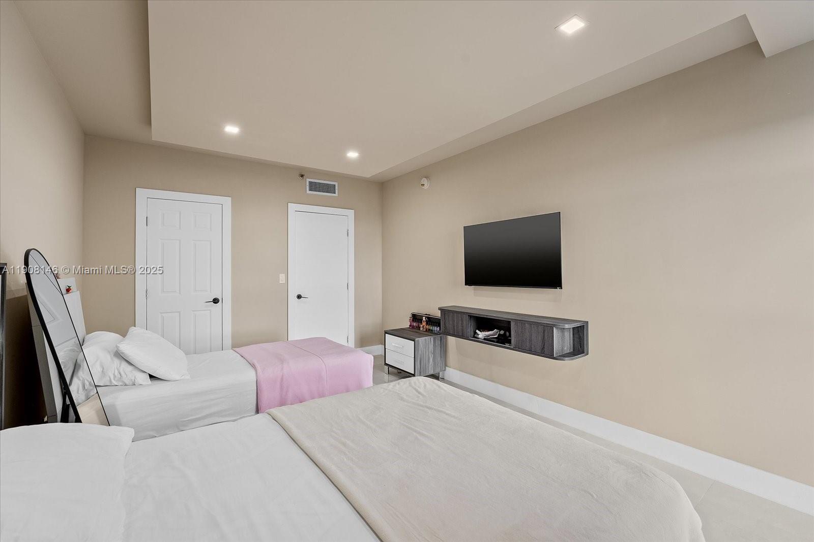 image Hamptons West18