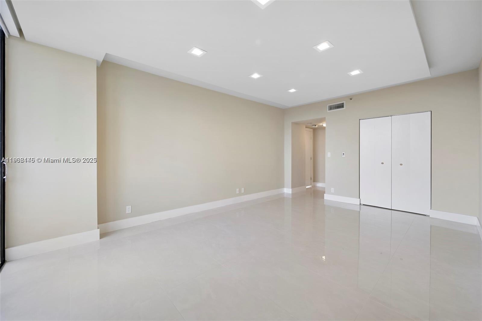 image Hamptons West8