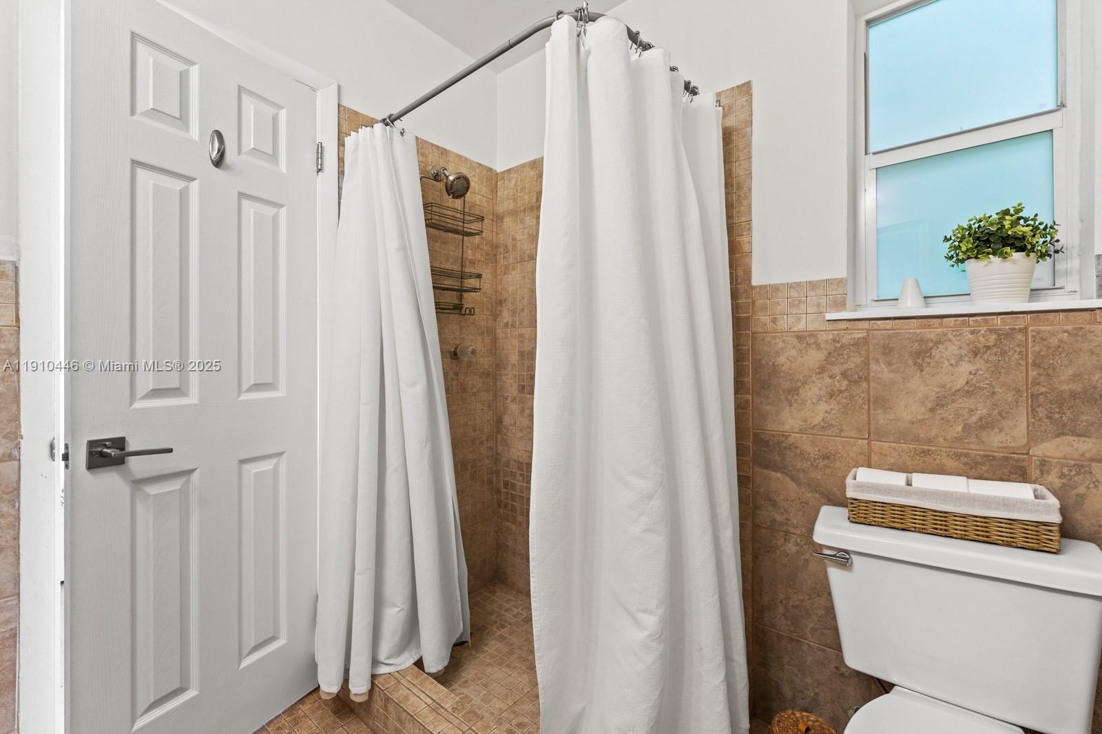 7300 SW 107th Ter Pinecrest, FL 33156