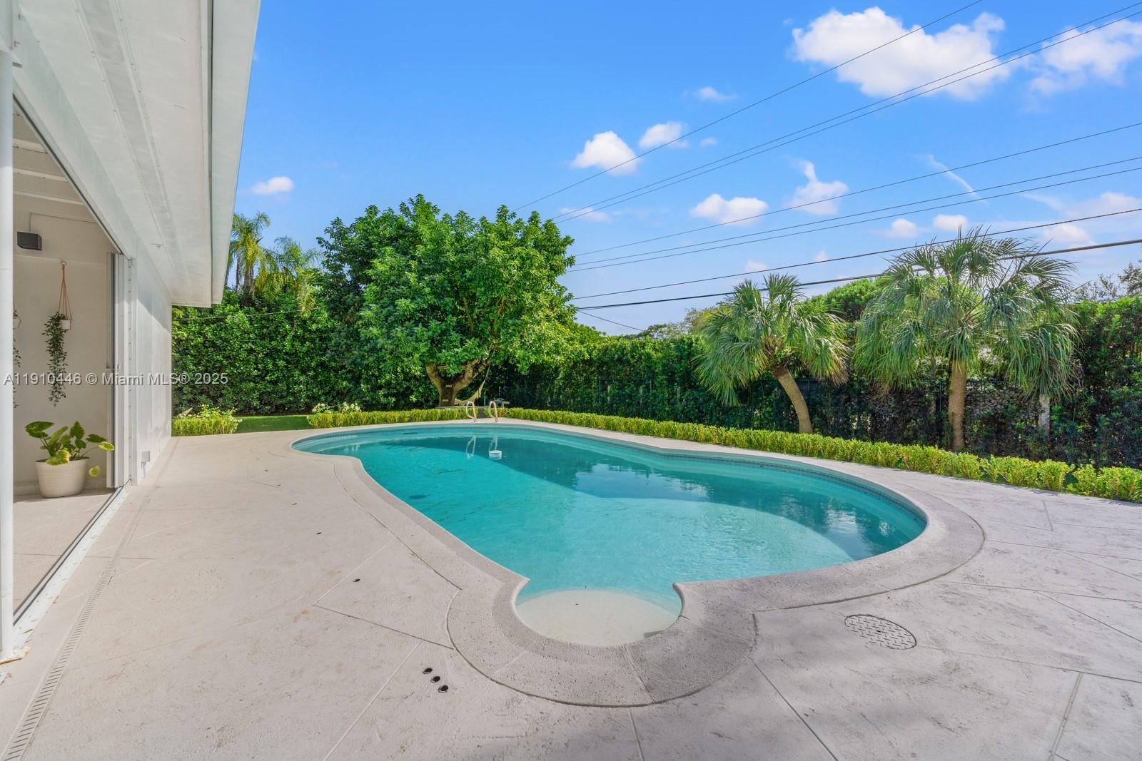 7300 SW 107th Ter Pinecrest, FL 33156