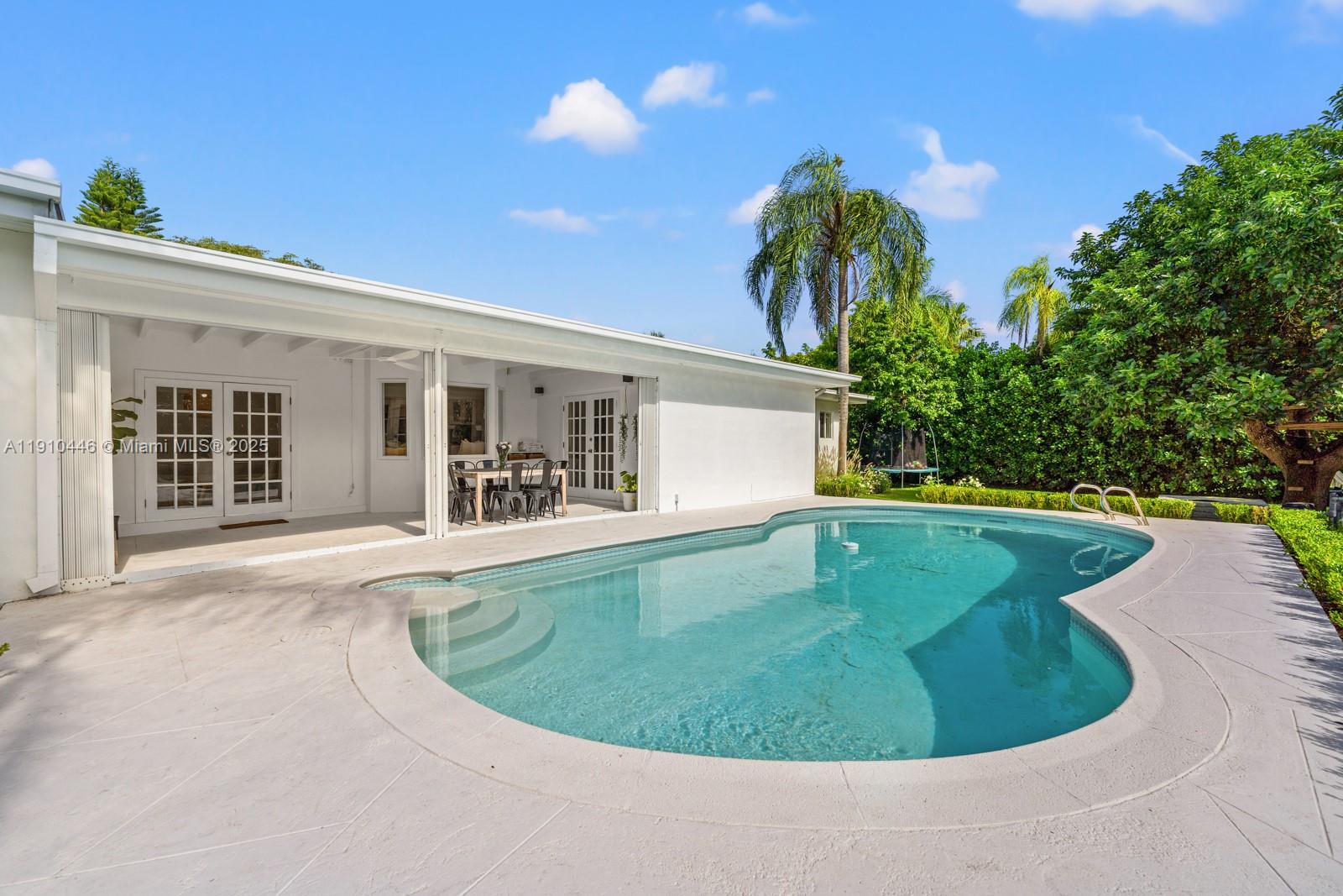 7300 SW 107th Ter Pinecrest, FL 33156