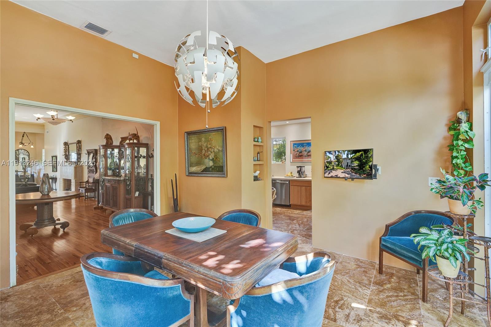 1335 Lenox Ave Miami Beach, FL 33139