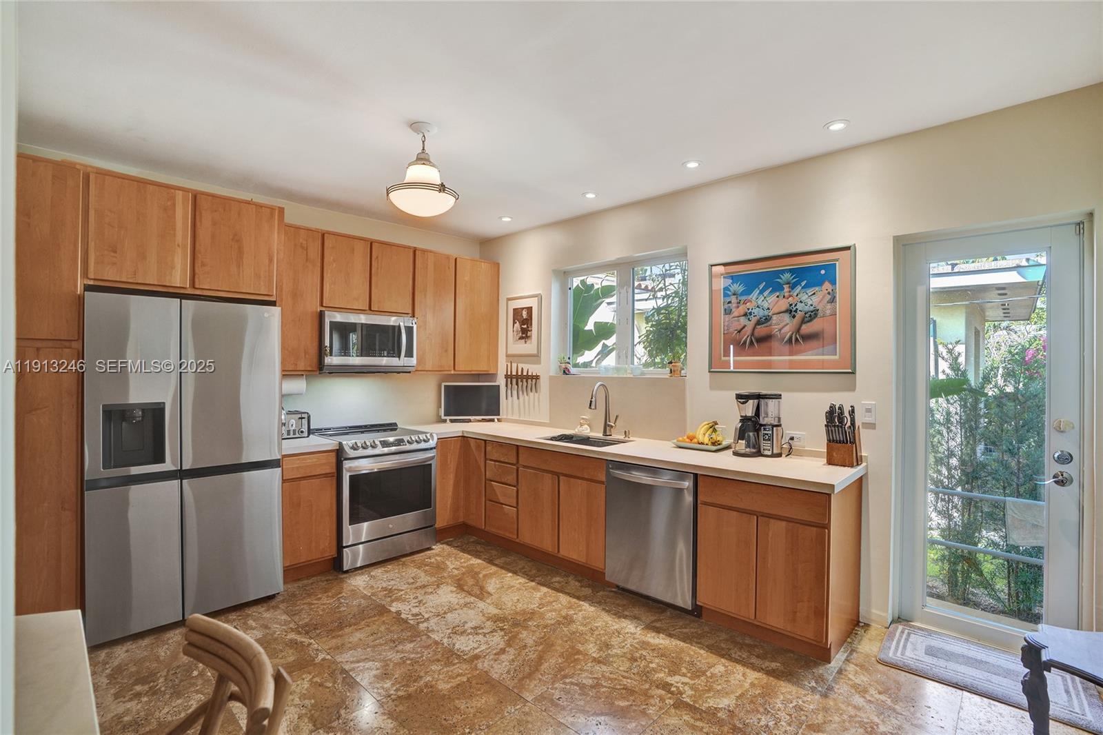 1335 Lenox Ave Miami Beach, FL 33139